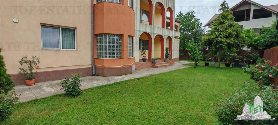 Casă individuală cu 10 camere cu Canalizare în Militari