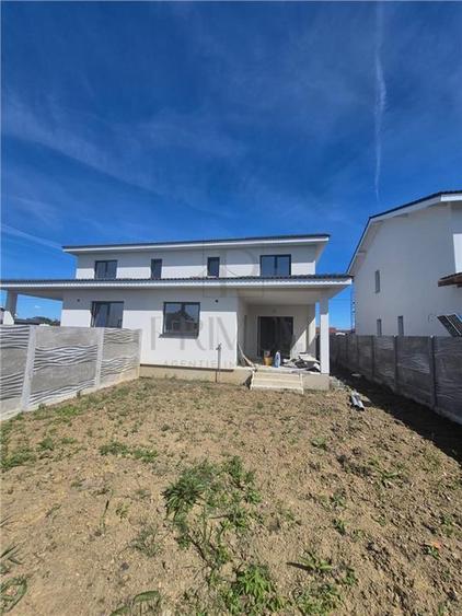 Duplex cu 4 camere cu Canalizare în Moșnița Nouă