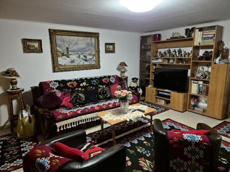 Casă individuală cu 3 camere cu Canalizare în Central