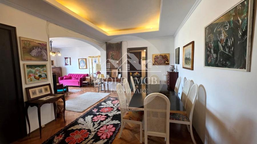 Apartament cu 3 camere circular în P-ța Universității
