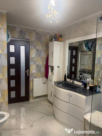 Casă cu 3 camere cu Teren 280 Mp în Central