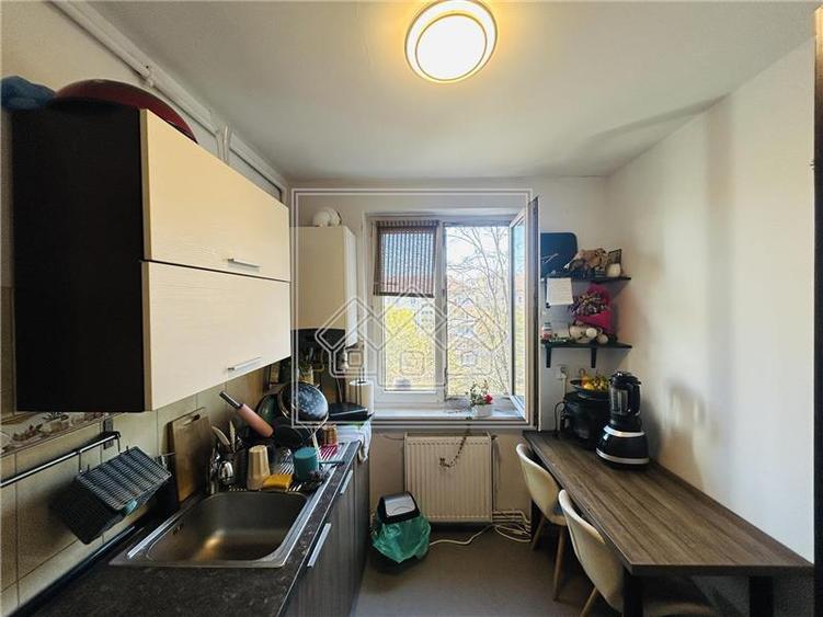Apartament cu 2 camere semidecomandat în Cedonia