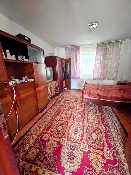 Casă cu 4 camere cu Teren 1800 Mp în Chizătău