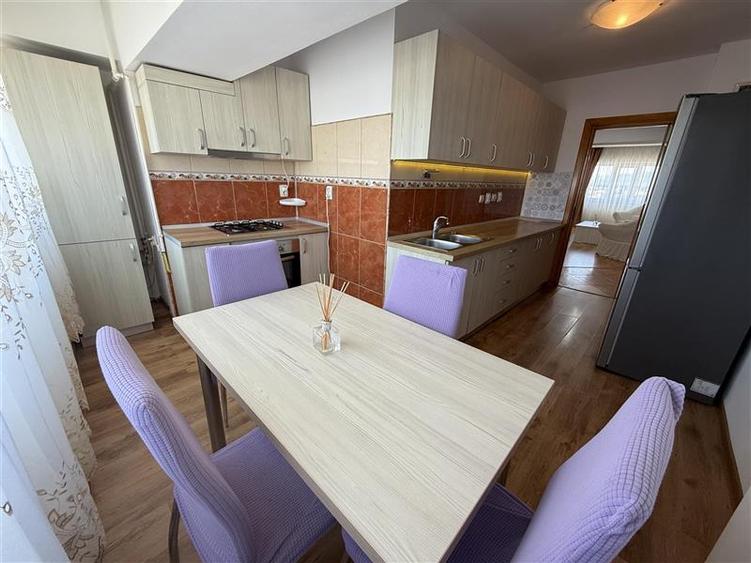 Apartament cu 3 camere decomandat în Ștefan cel Mare