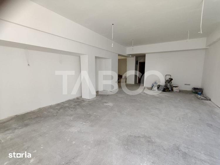 Spațiu comercial, de 2,331 mp, în Central