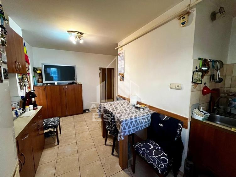 Apartament cu 3 camere semidecomandat, mobilat în Lipovei