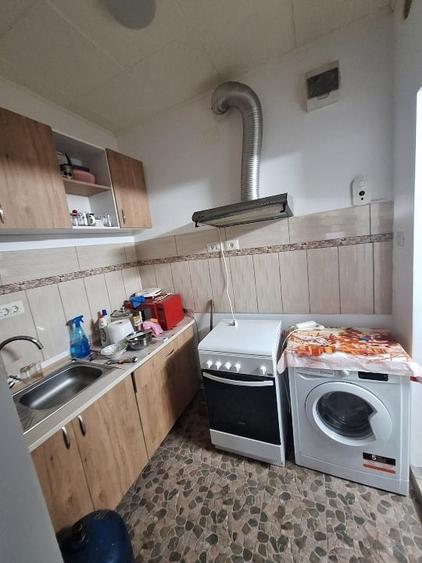 Garsonieră decomandată, mobilată în Far