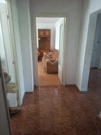 Apartament cu 4 camere decomandat în Balotești