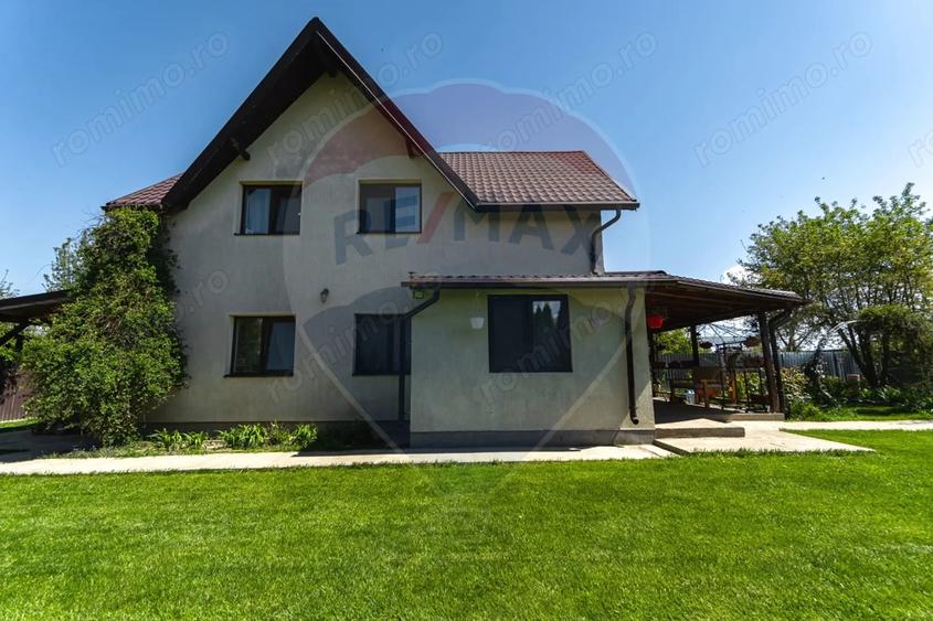 Casă cu 4 camere cu Teren 589 Mp în Feldioara