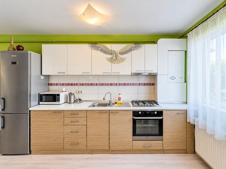 Apartament cu 2 camere semidecomandat, mobilat în Florești