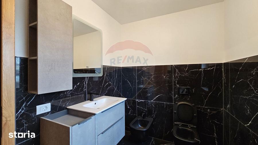 Casă cu 5 camere cu Teren 840 Mp în Șcheia