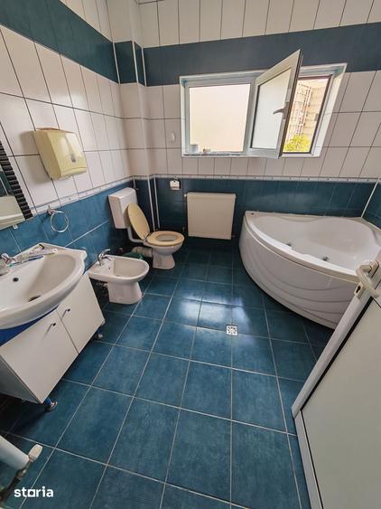 Casă cu 5 camere cu Teren 240 Mp în Vitan