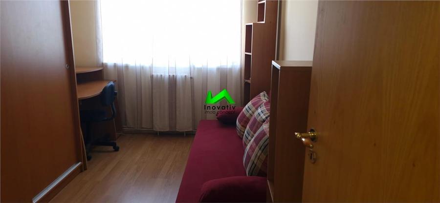 Apartament cu 3 camere decomandat, mobilat în Calea Dumbrăvii