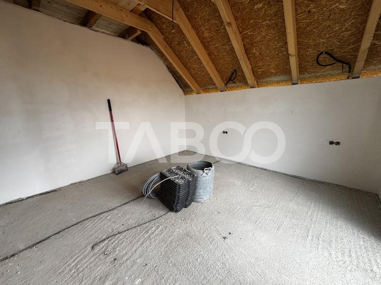 Casă individuală cu 5 camere cu Canalizare în Șura Mică