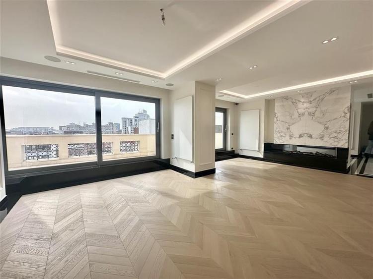 Apartament cu 5 camere decomandat, mobilat în Floreasca
