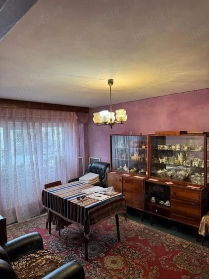 Apartament cu 3 camere decomandat, mobilat în Anda