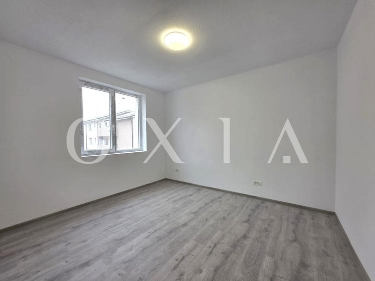 Apartament cu 3 camere semidecomandat în Giroc
