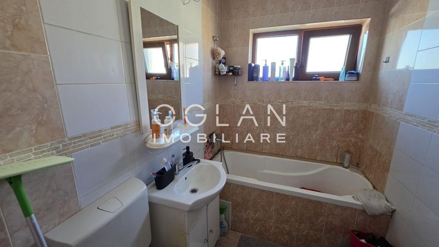 Apartament cu 3 camere decomandat, mobilat în Cedonia