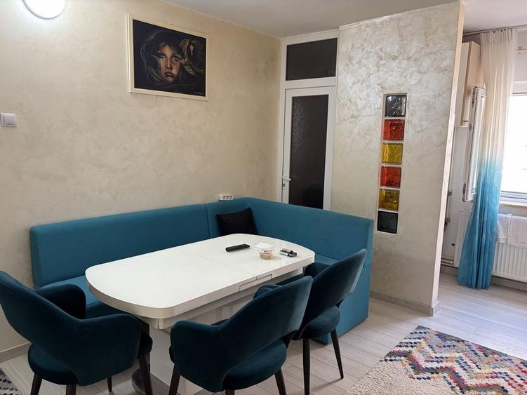 Apartament cu 3 camere decomandat în Sud
