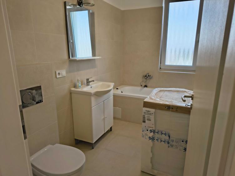 Apartament cu 3 camere decomandat în Cetate