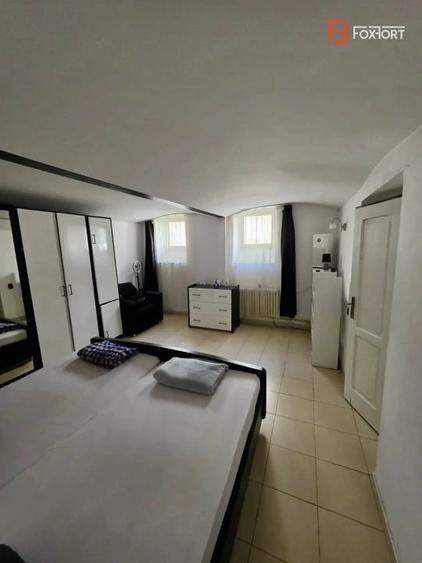 Apartament cu 3 camere semidecomandat în P-ța Maria