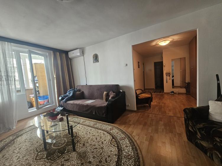 Apartament cu 4 camere decomandat, mobilat în Dristor