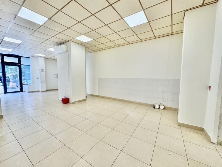 Spațiu comercial, de 76.220001220703 mp, în Mircea cel Bătrân
