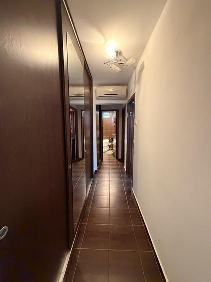 Apartament cu 3 camere semidecomandat în Obor