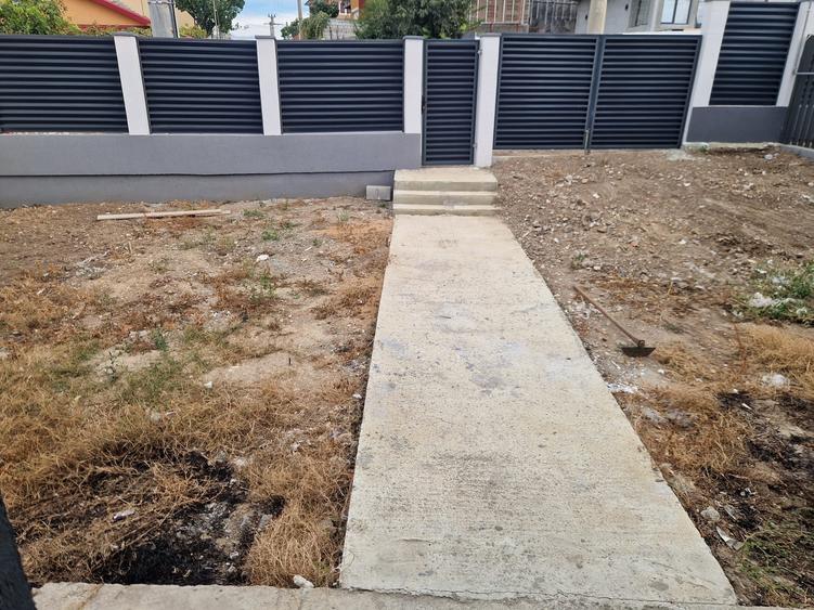 Casă cu 4 camere cu Teren 268 Mp în Est