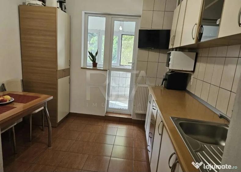 Apartament cu 3 camere semidecomandat în Gorjului