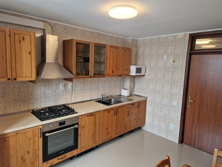 Apartament cu 3 camere semidecomandat, mobilat în Aviatorilor