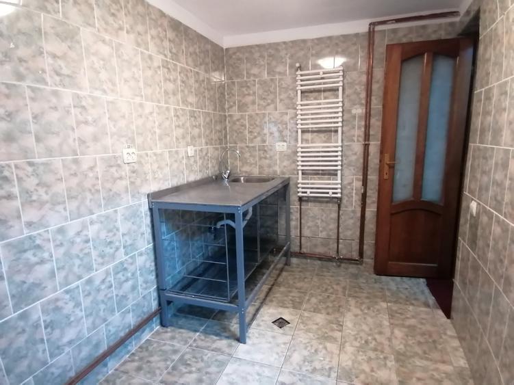 Casă cu 5 camere cu Canalizare în Calea Călărașilor