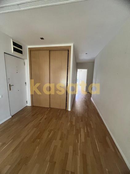 Apartament cu 4 camere semidecomandat în Nord