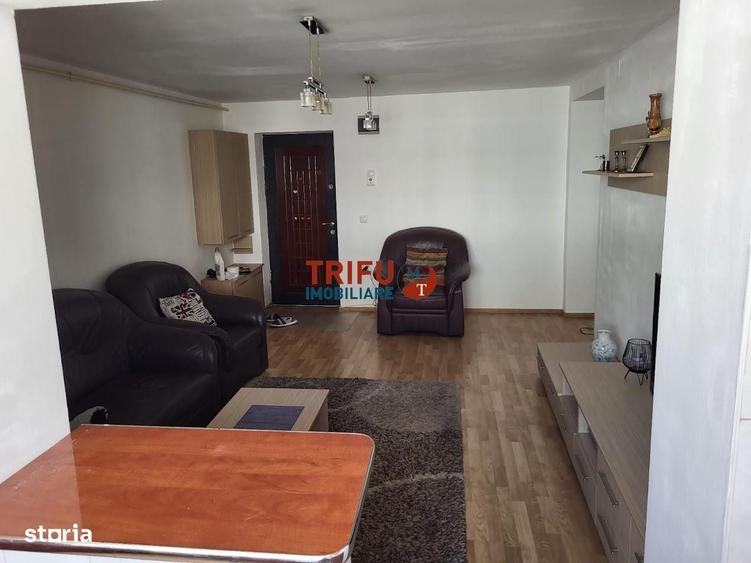 Apartament cu 3 camere semidecomandat, mobilat în Cetate