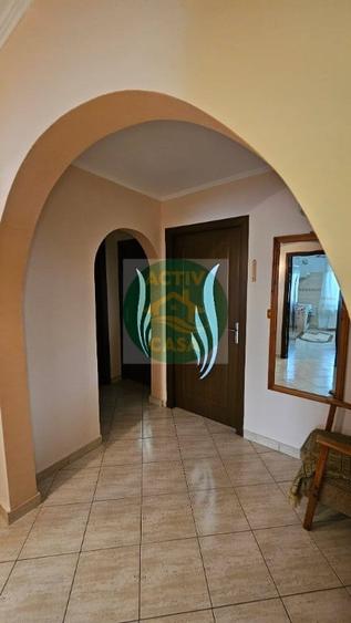Apartament 3 camere, 2 balcoane, zona Episcopiei, Roman - 2