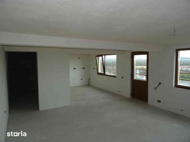 Casă cu 5 camere cu Teren 640 Mp în Central