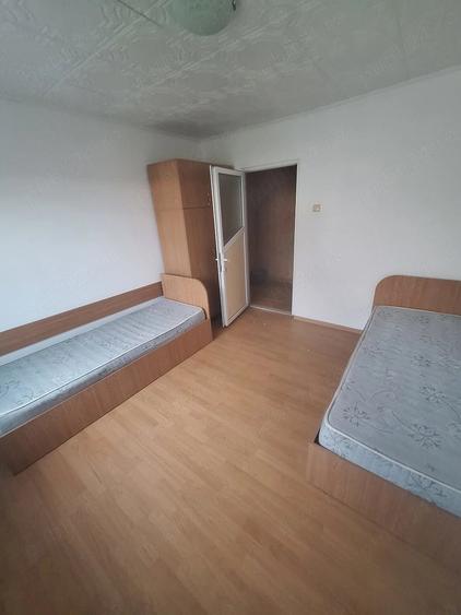 Apartament cu 3 camere decomandat în Sud