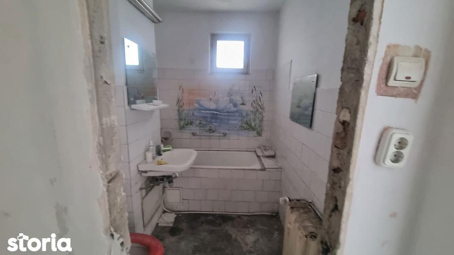 Apartament cu 3 camere decomandat în Decebal
