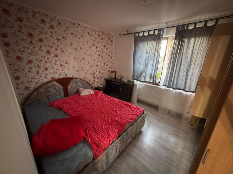 Casă cu 4 camere cu Teren 5 Mp în Exterior Vest