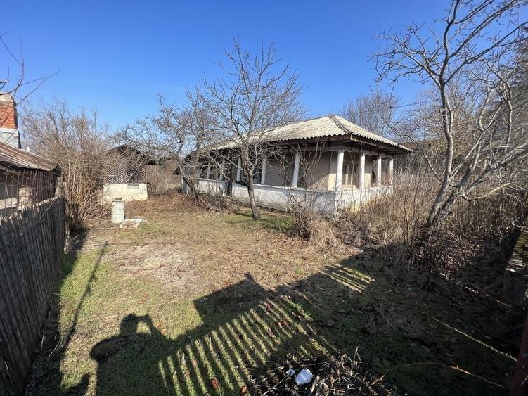 Casă cu 3 camere în Călugăreni