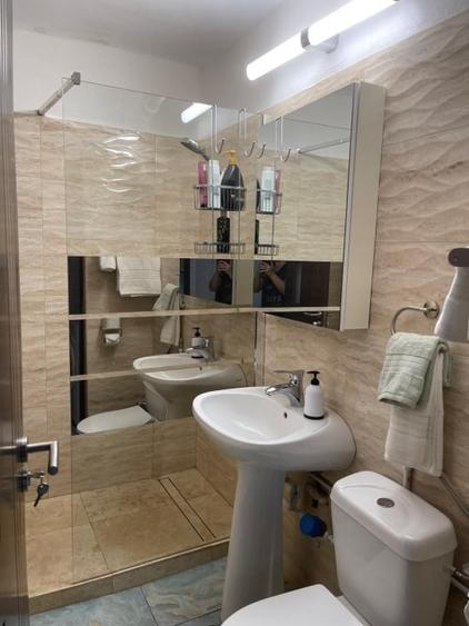 Apartament cu 3 camere semidecomandat, mobilat în Ultracentral