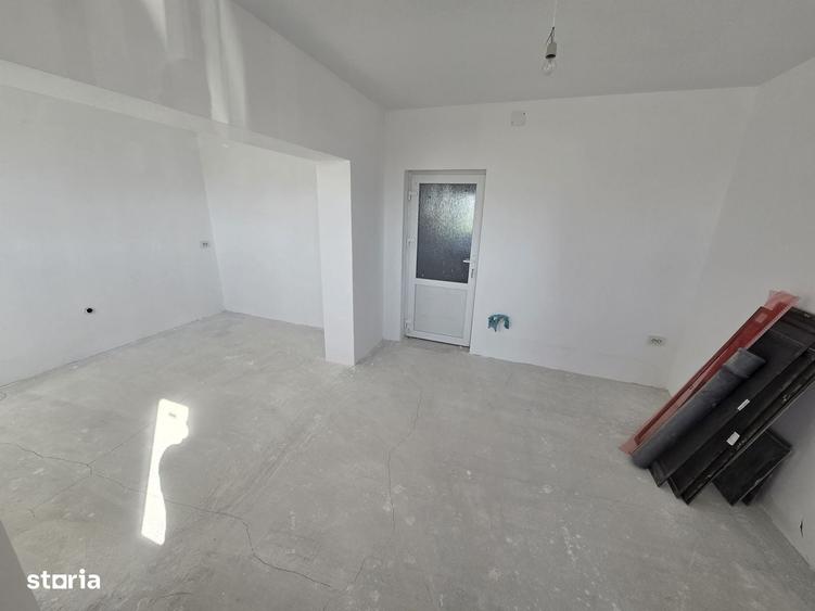 Casă cu 4 camere cu Teren 1775 Mp în Zădăreni