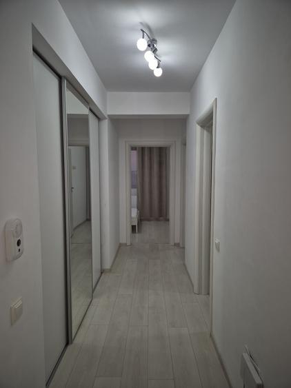 Apartament cu 2 camere decomandat în Roșu