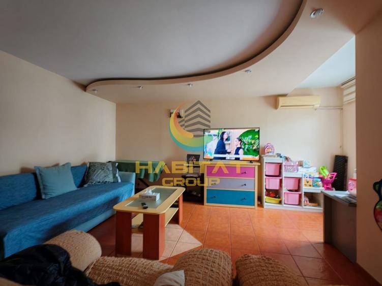 Apartament cu 3 camere decomandat, mobilat în Central — fotografia 3
