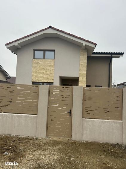 Casă cu 6 camere cu Teren 465 Mp în Giroc