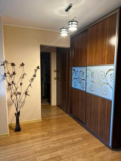 Apartament cu 2 camere decomandat în Micro 20
