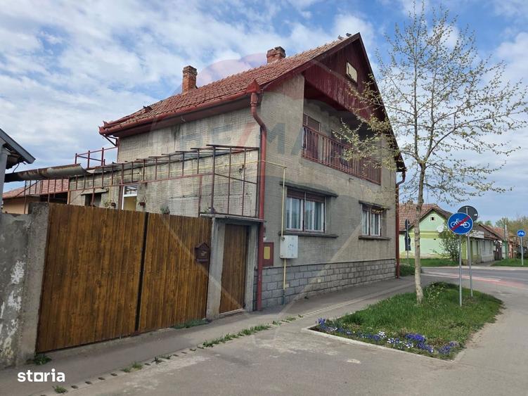 Casă cu 5 camere cu Teren 310 Mp în Central