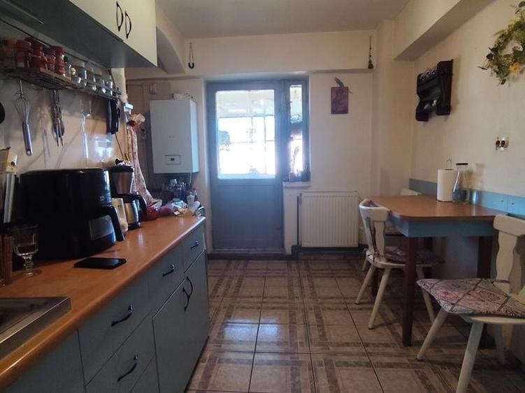 Apartament cu 3 camere decomandat în Mofleni