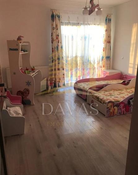 Casă cu 4 camere cu Canalizare în Dâmbul Rotund
