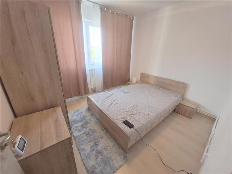 Apartament cu 2 camere semidecomandat în 9 Mai